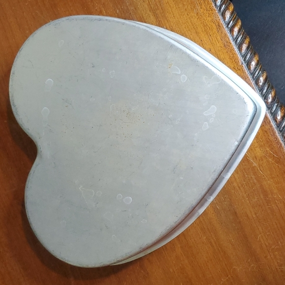 Wilton Vintage Large Heart Cake Pan - Picture 2 of 4